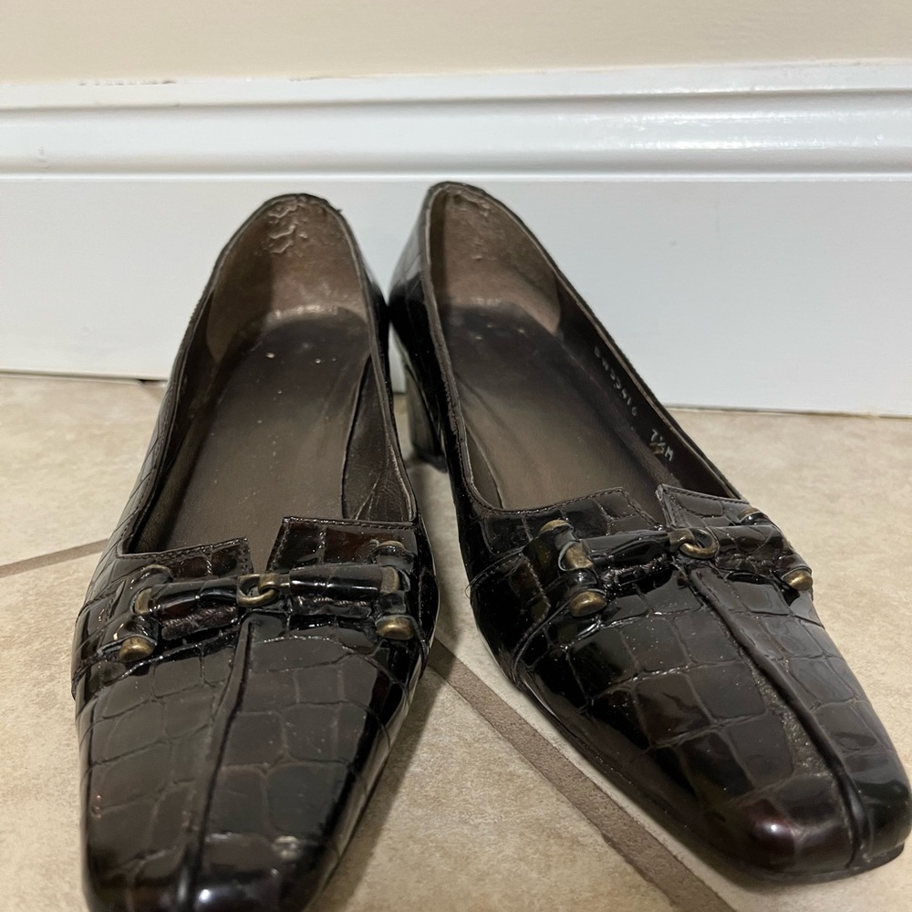 Elegant Black Crocodile Pattern Women's Shoes